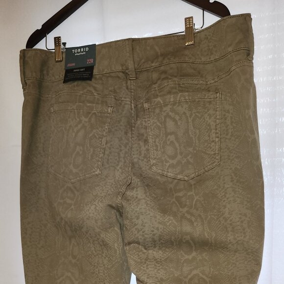 TORRID Animal print jegging - Picture 6 of 6